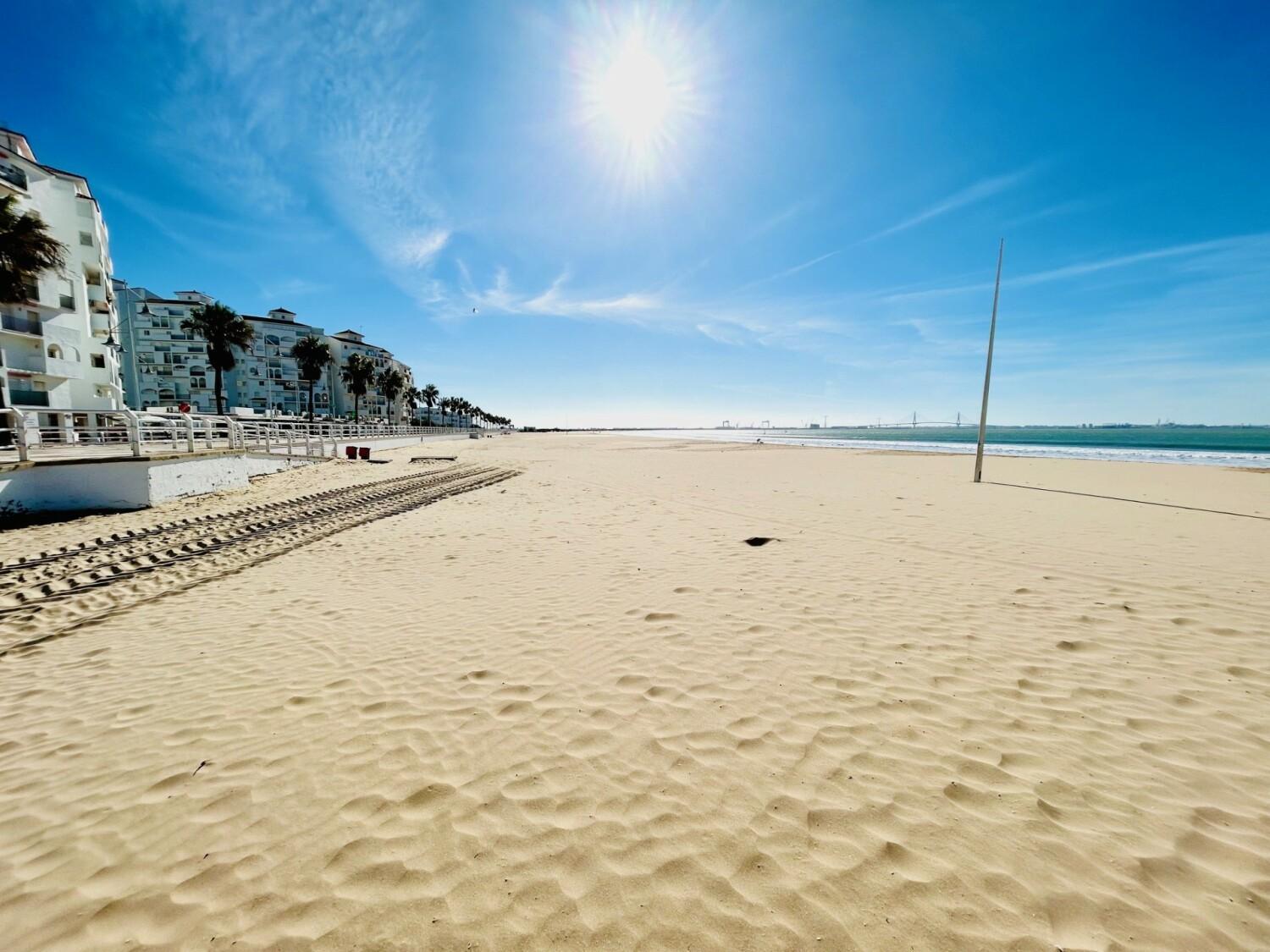 Gatu Arena " Preferente Mayores De 25 Anos Y Familias " El Puerto de Santa Maria Luaran gambar