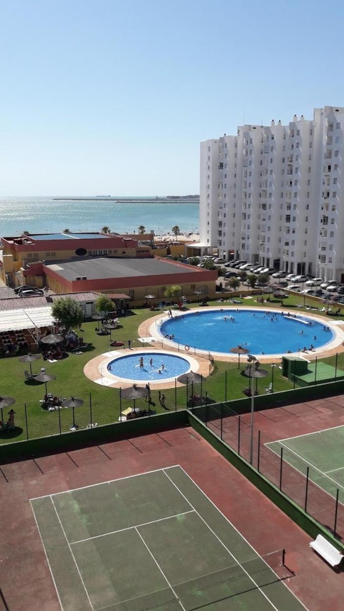 Gatu Arena " Preferente Mayores De 25 Anos Y Familias " El Puerto de Santa Maria Luaran gambar