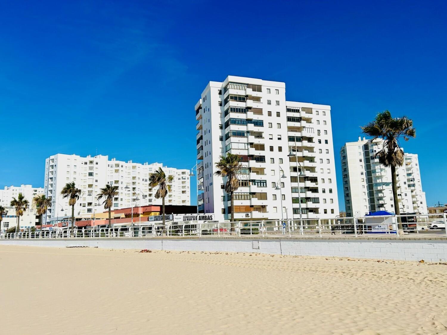 Gatu Arena " Preferente Mayores De 25 Anos Y Familias " El Puerto de Santa Maria Luaran gambar
