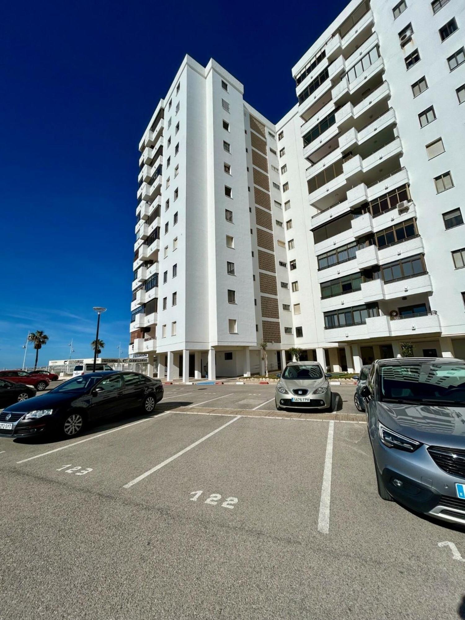 Gatu Arena " Preferente Mayores De 25 Anos Y Familias " El Puerto de Santa Maria Luaran gambar